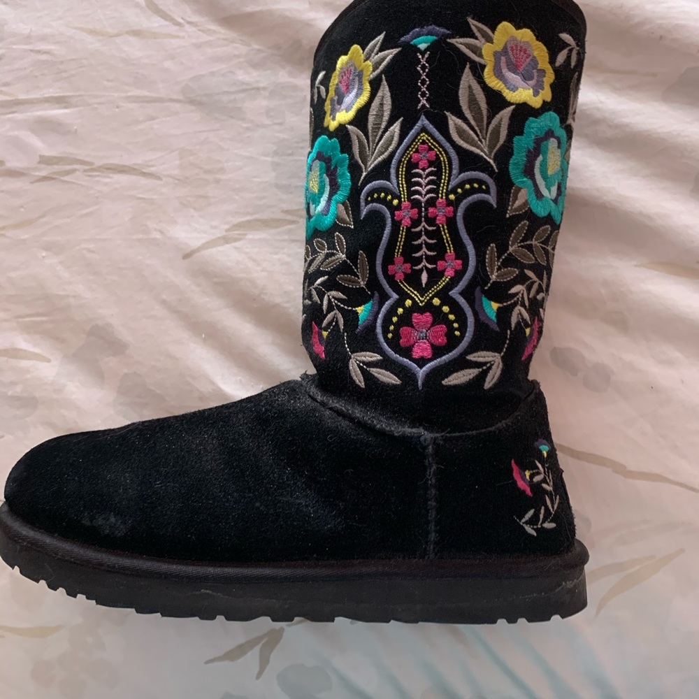 Women’s UGG Juliette black boots with embroidery